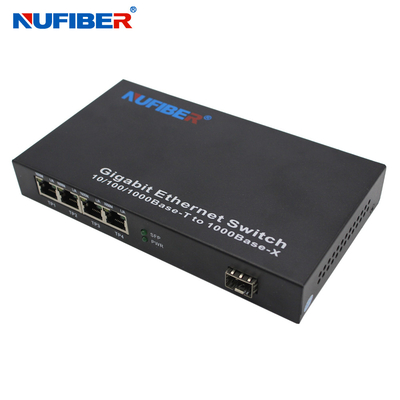 10/100/1000M 4 convertitore a fibra ottica di media del commutatore di Ethernet del porto del porto Rj45+1 SFP