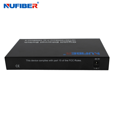10/100/1000M 4 convertitore a fibra ottica di media del commutatore di Ethernet del porto del porto Rj45+2 SFP